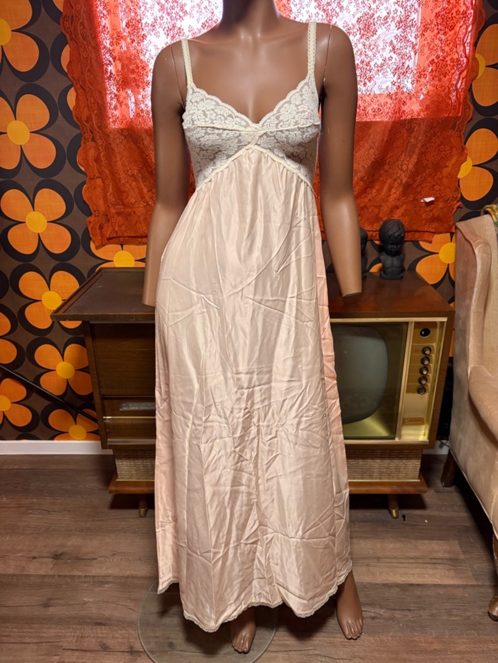 RARE Stunning Vintage Olga Peach Maxi Nightgown With White Lace!